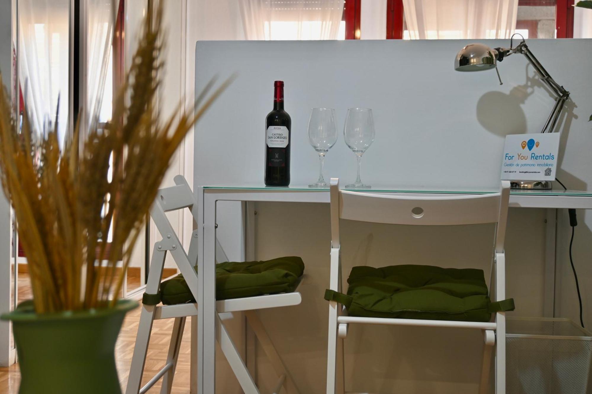Apartamento For Luminoso Y Practico Temporal En El Barrio Del Pilar Hrl5 Madrid